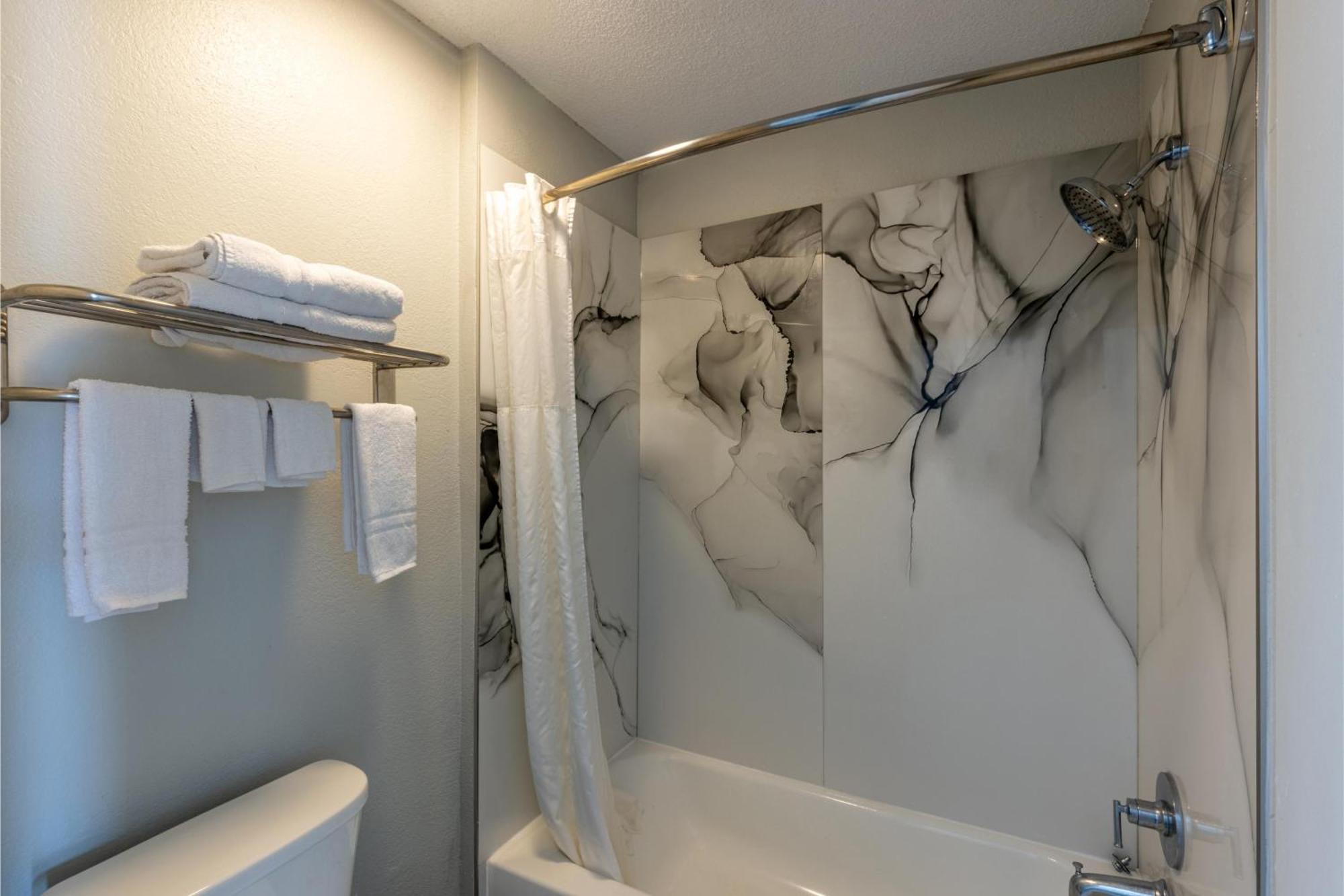 Freer Executive Inn And Studios Extérieur photo