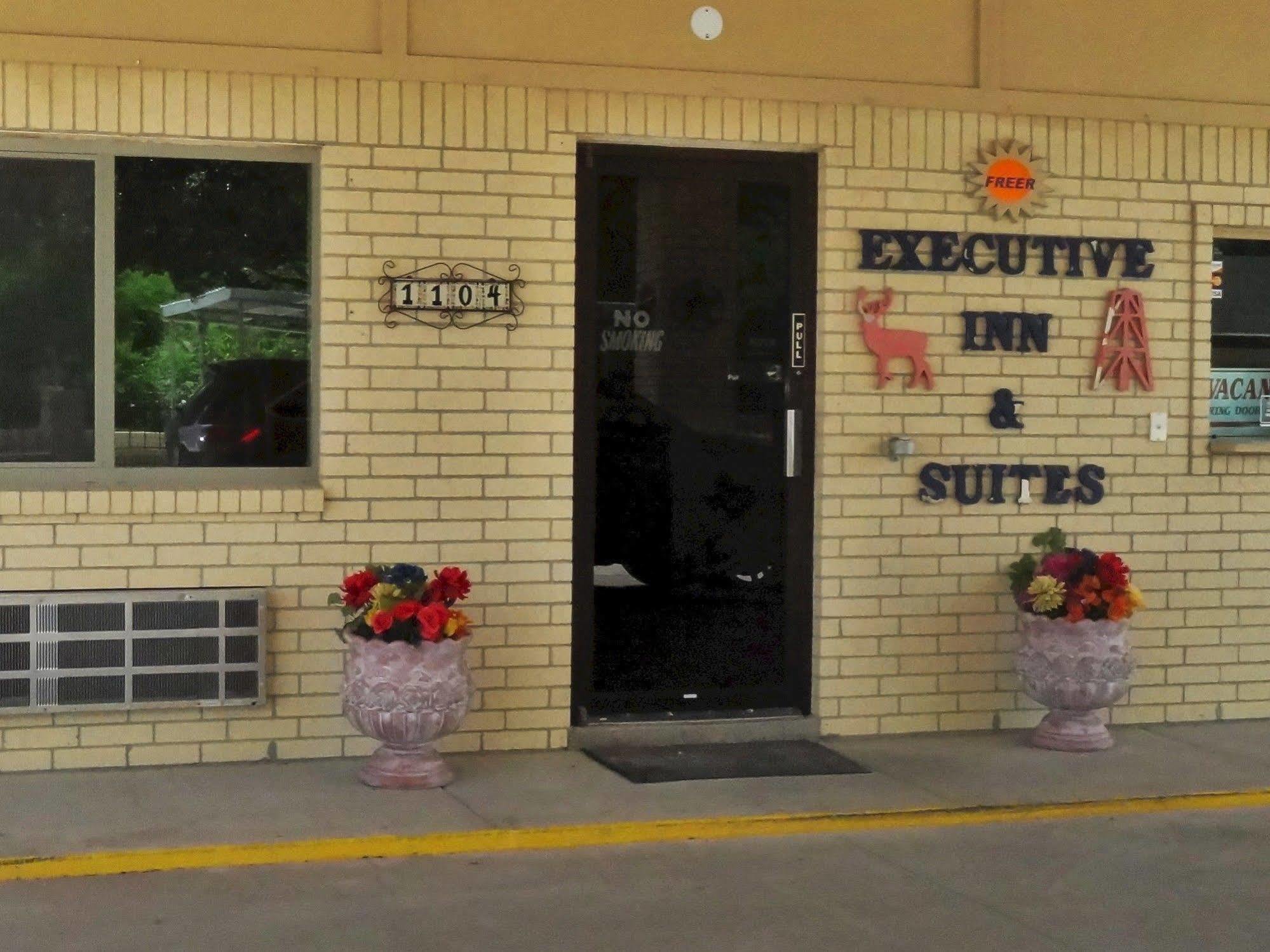 Freer Executive Inn And Studios Extérieur photo
