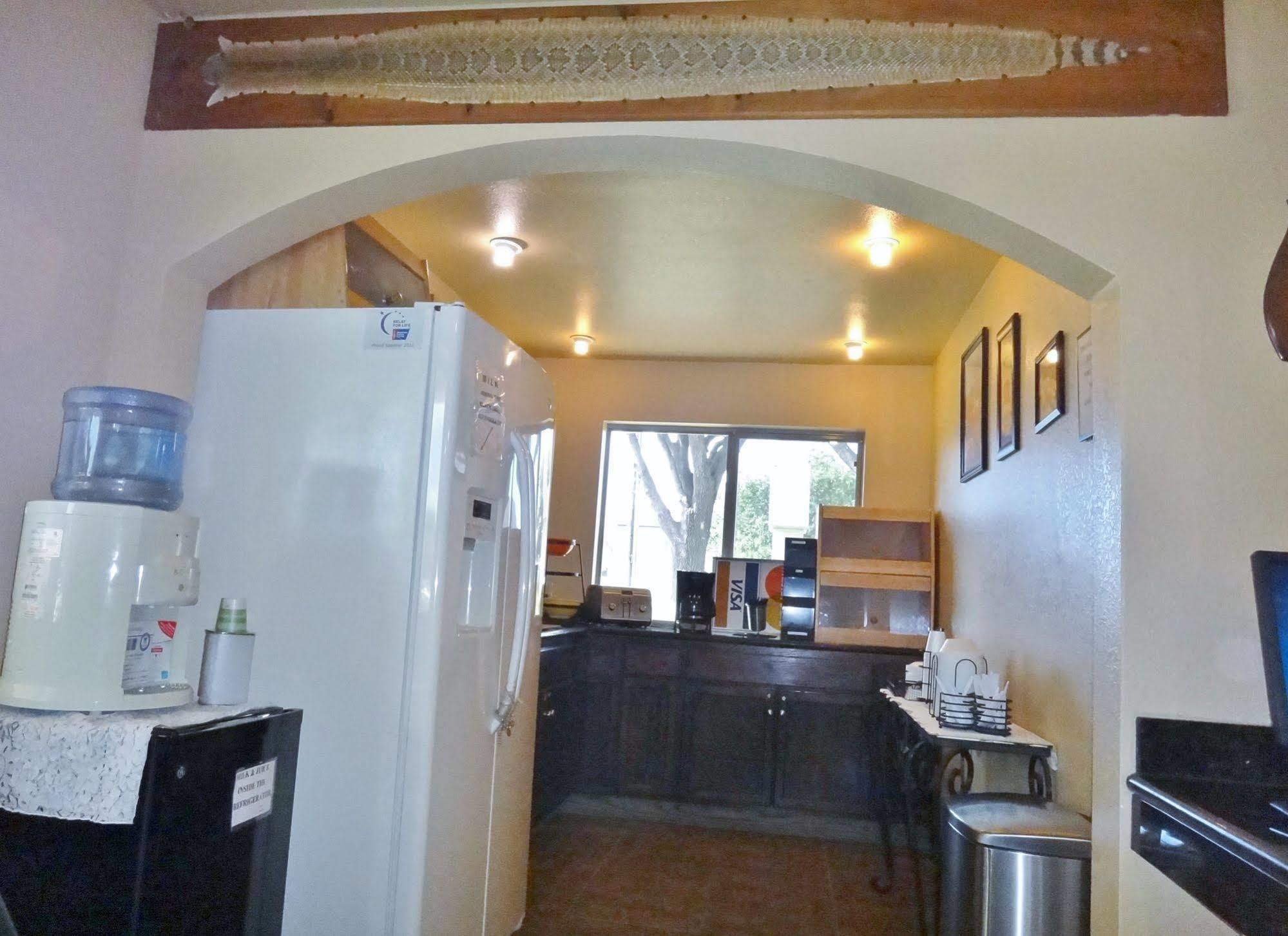 Freer Executive Inn And Studios Extérieur photo